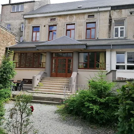 Elegant In Hubert With Fenced Garden *